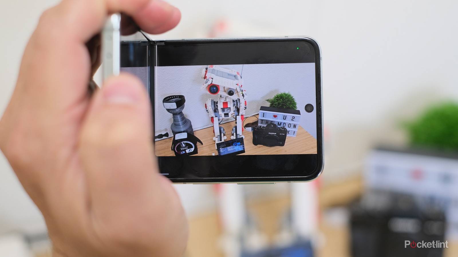 Smartphone Z Flip Camera Review Galaxy Z Flip Review: Pure Fun, But More Of  The Same CNET - Main Image