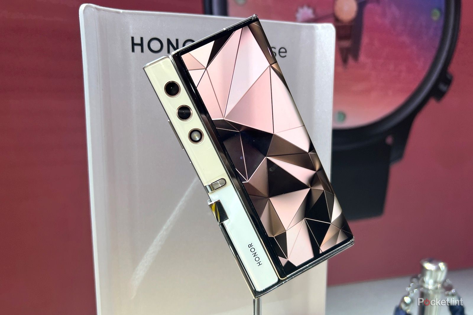 I tried out the Honor V Purse that wants to make phones wearable