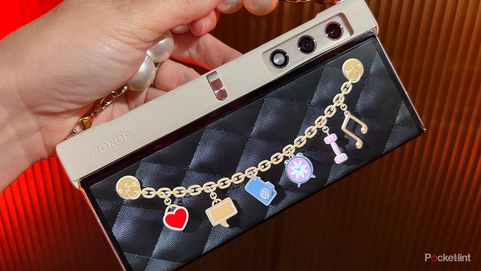 スマートフォン本体 HONOR V PURSE Honor V Purse concept is an outward foldable phone that you
