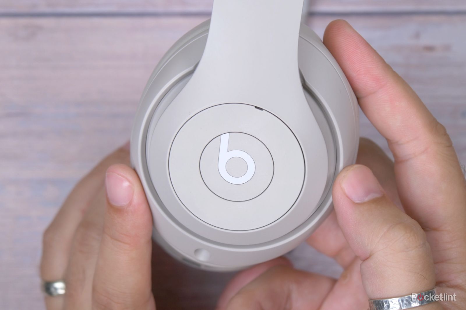 Beats Studio Pro vs AirPods Max