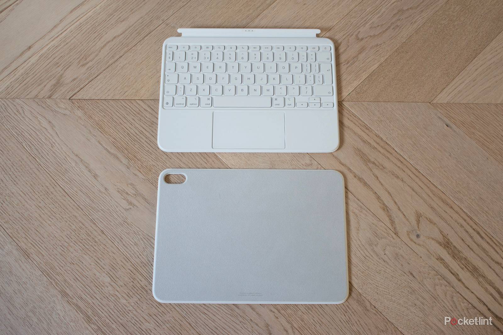 Apple Magic Keyboard Backside I've been using the Apple Magic Keyboard Folio and this is the must ...