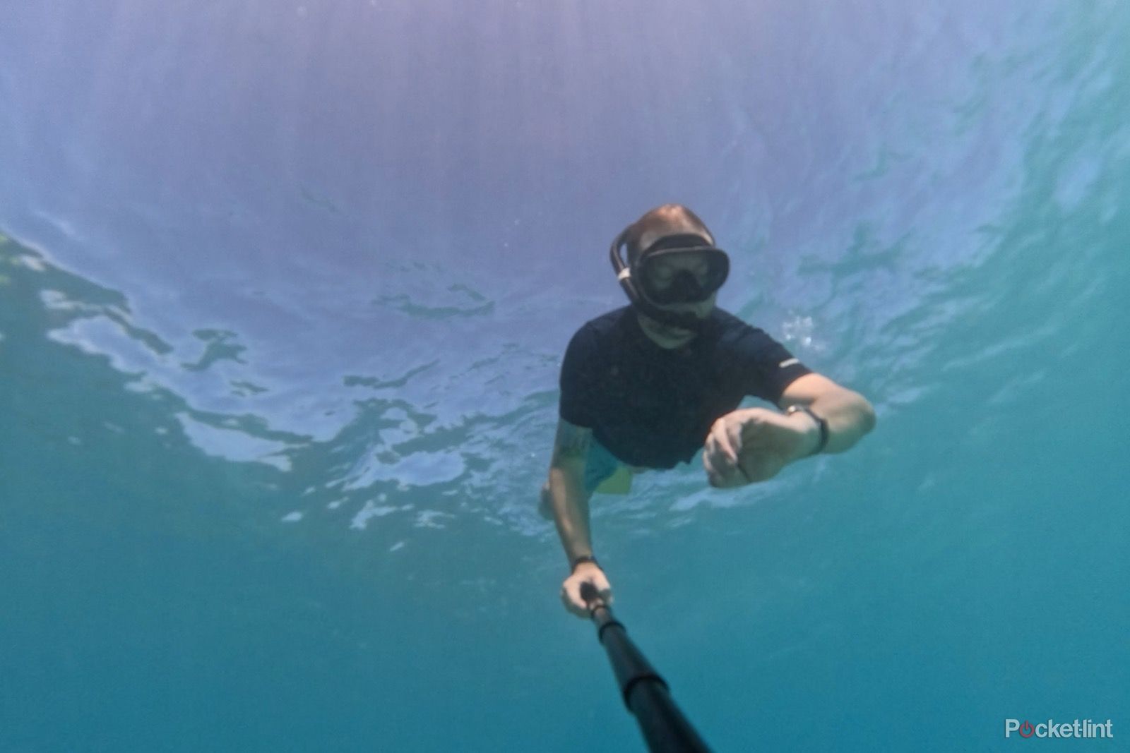 checking apple watch freediving