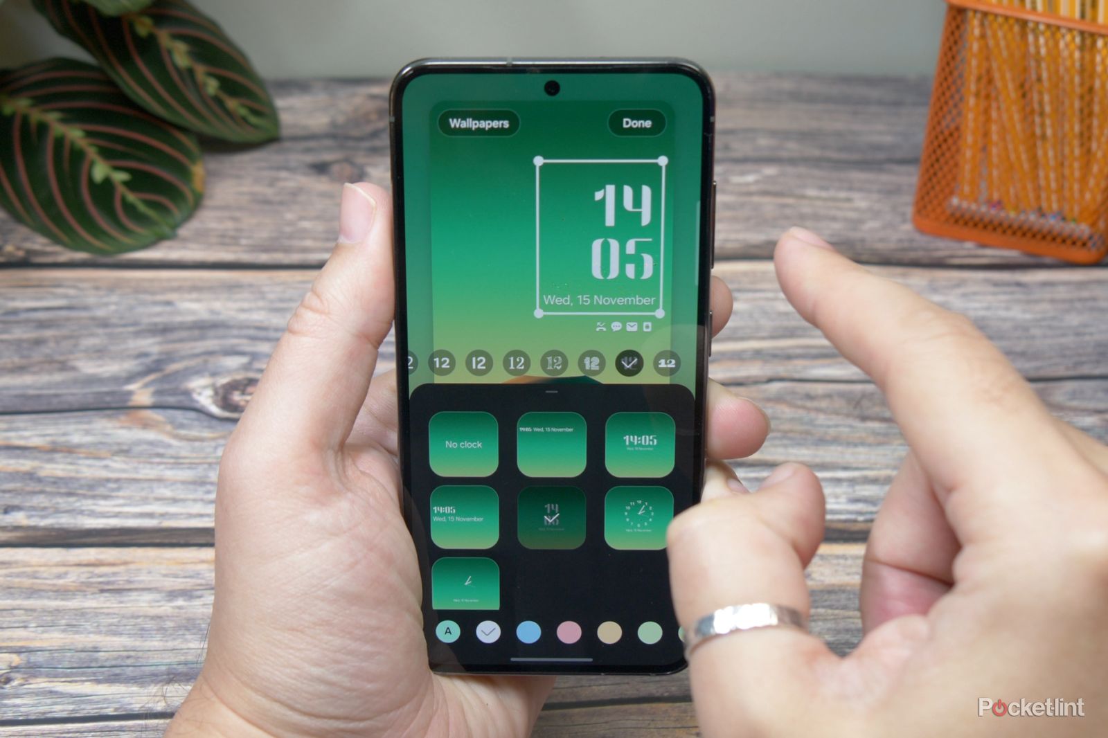 How to use lock screen customisation in One UI 6