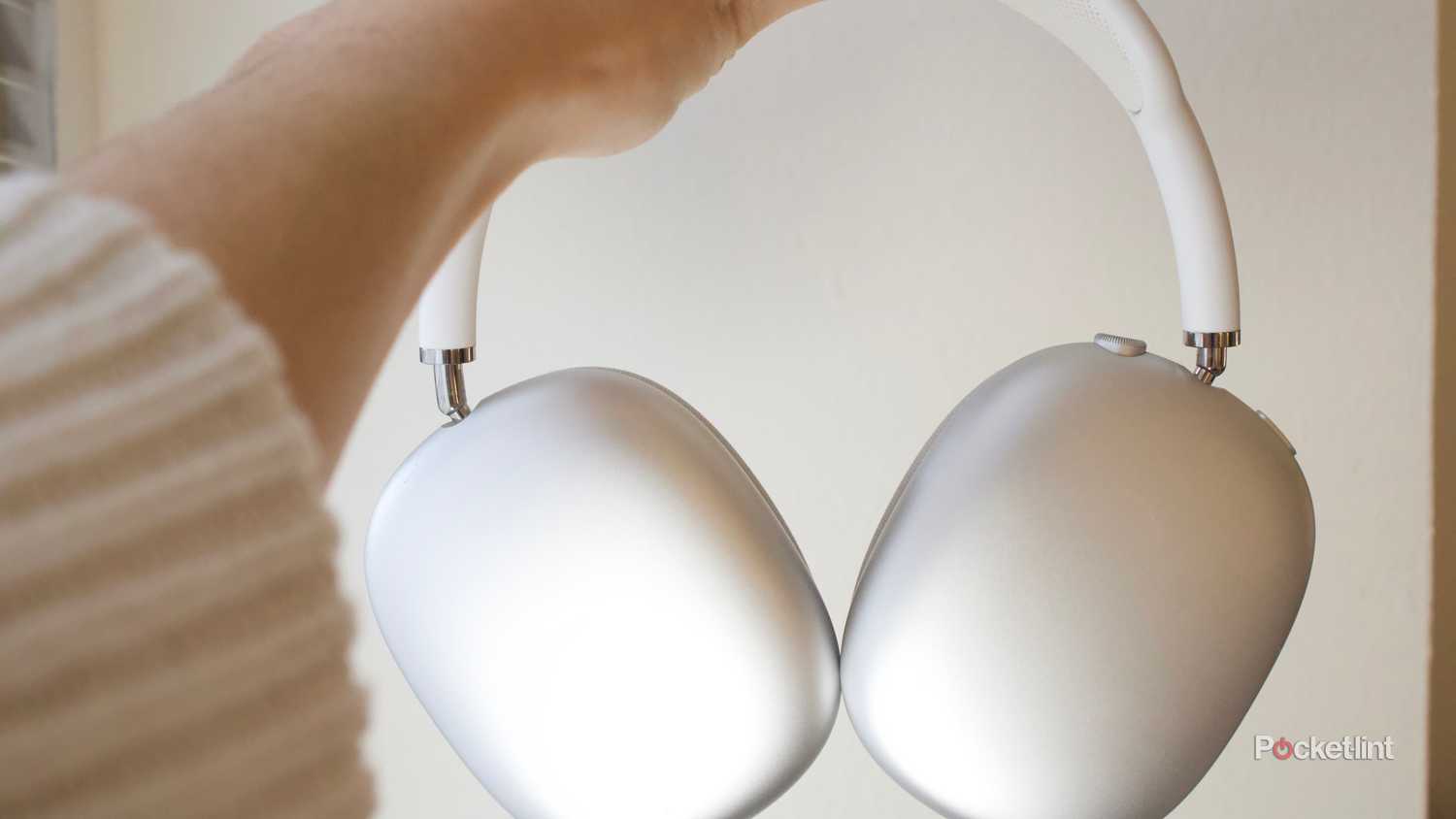 Why I switch between my AirPods Max and AirPods Pro for these