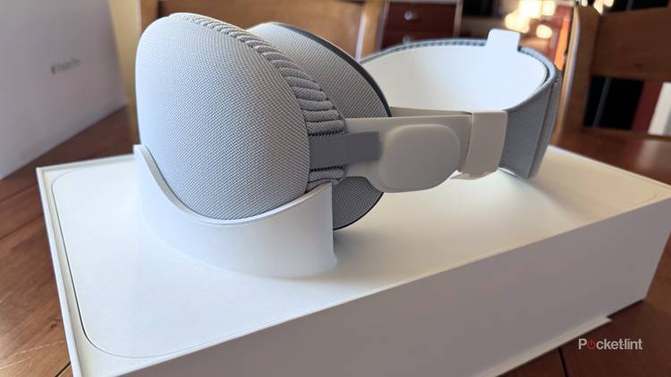 Apple Vision Pro Unboxing - 6