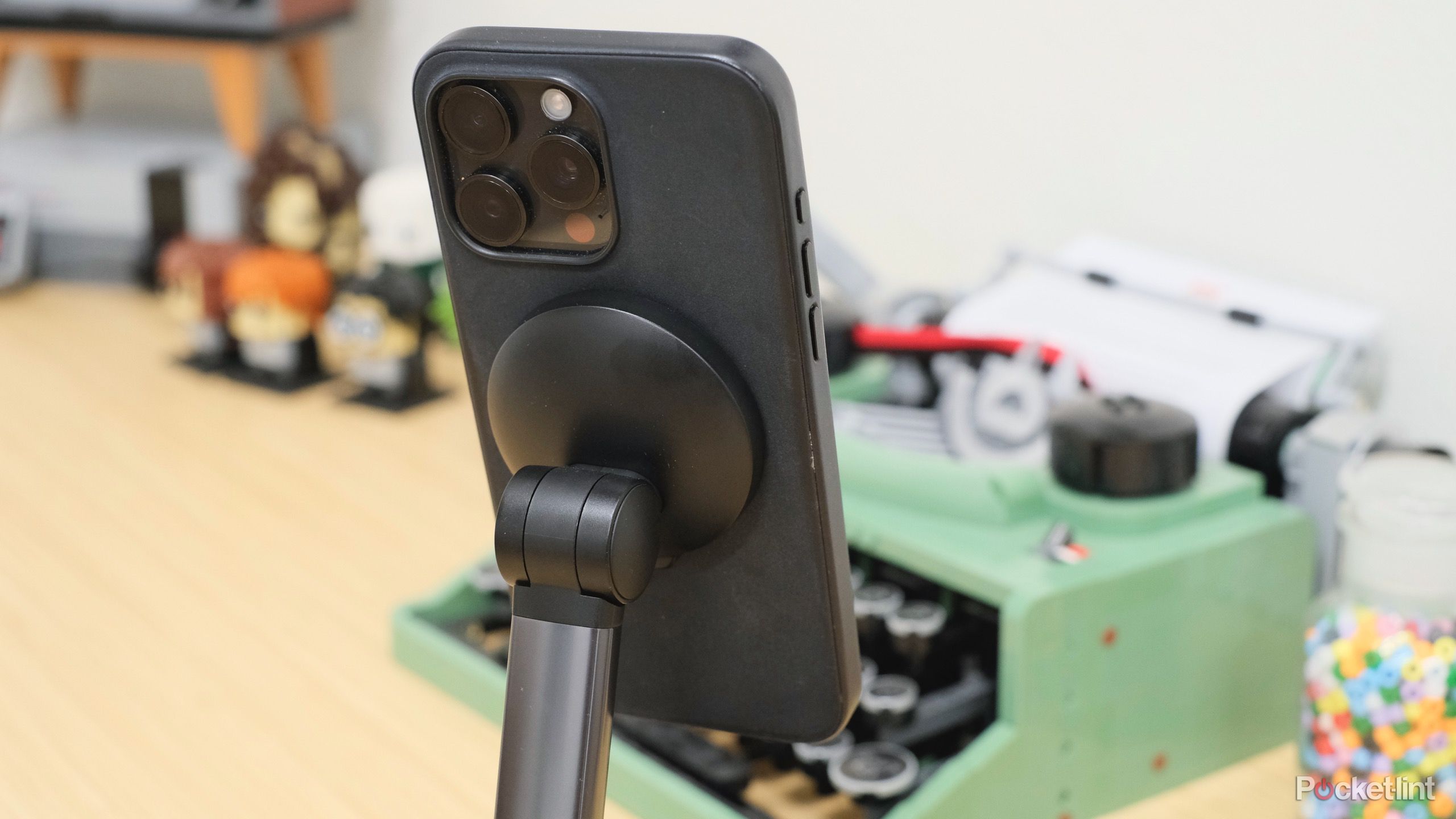 ベルキン Auto-Tracking Stand Pro Belkin Auto-Tracking Stand Pro With DockKit Review: Hands
