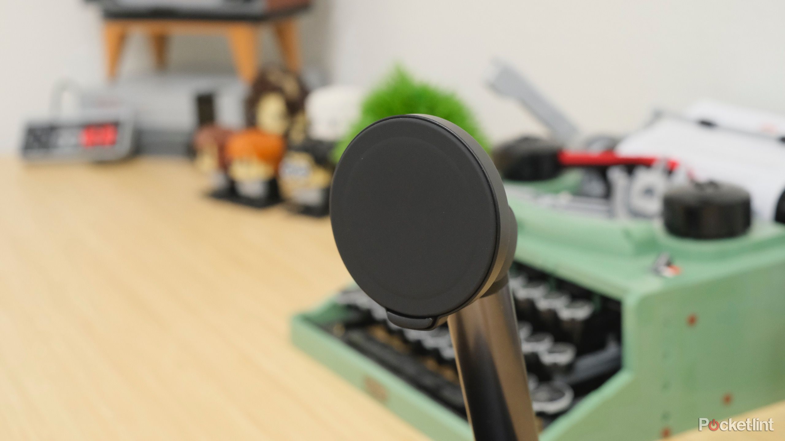 ベルキン Auto-Tracking Stand Pro Belkin Auto-Tracking Stand Pro review | CNN Underscored