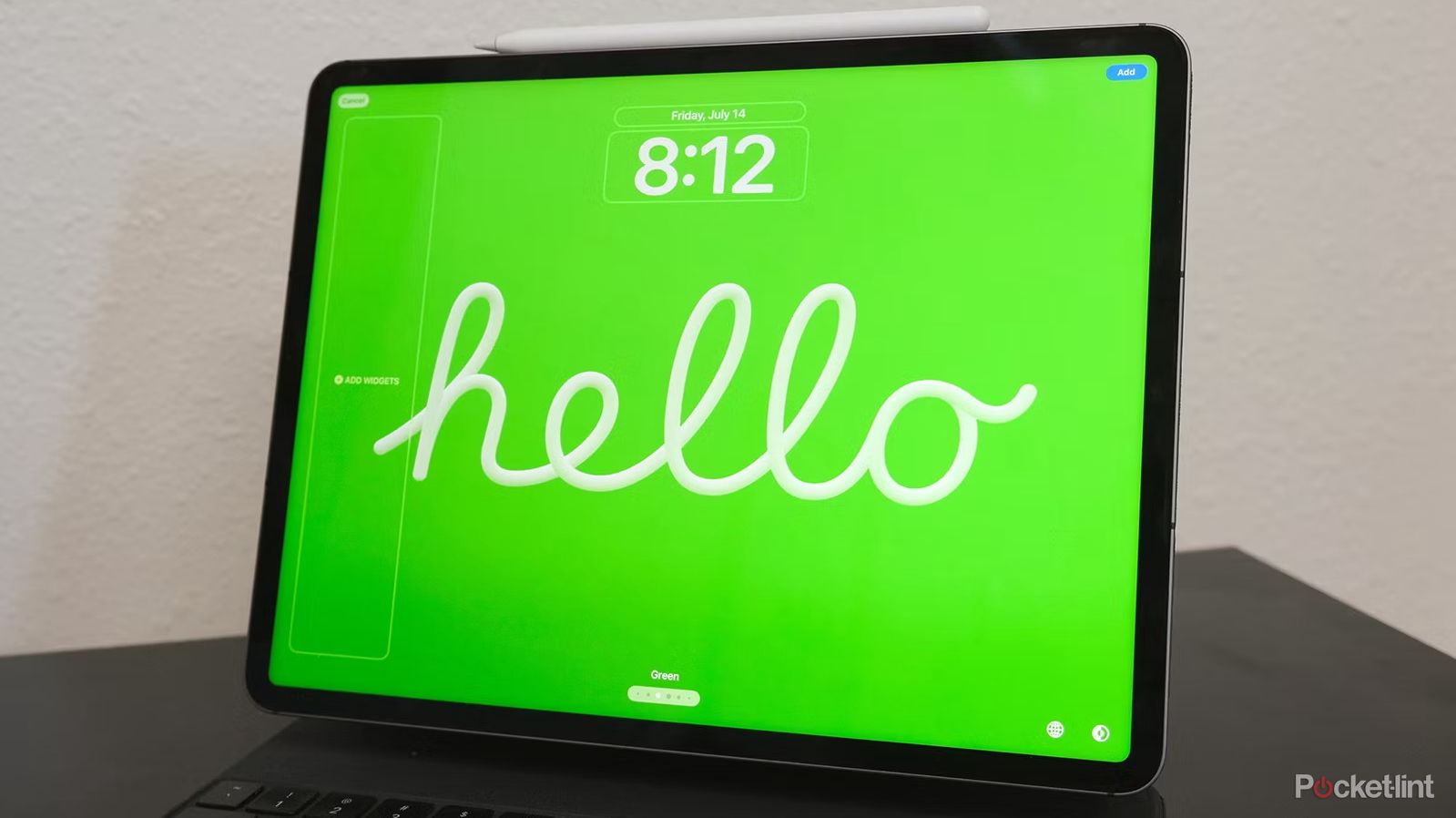 iPadOS-17-Hello-Lock-Screen-Wallpaper-1