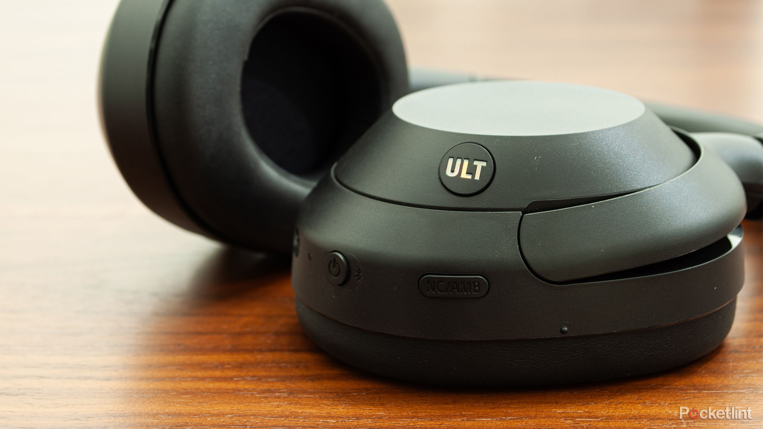 ULT WAEAR ほぼ未使用 ワイヤレスノイズキャンセリングステレオヘッドセット「ULT WEAR
