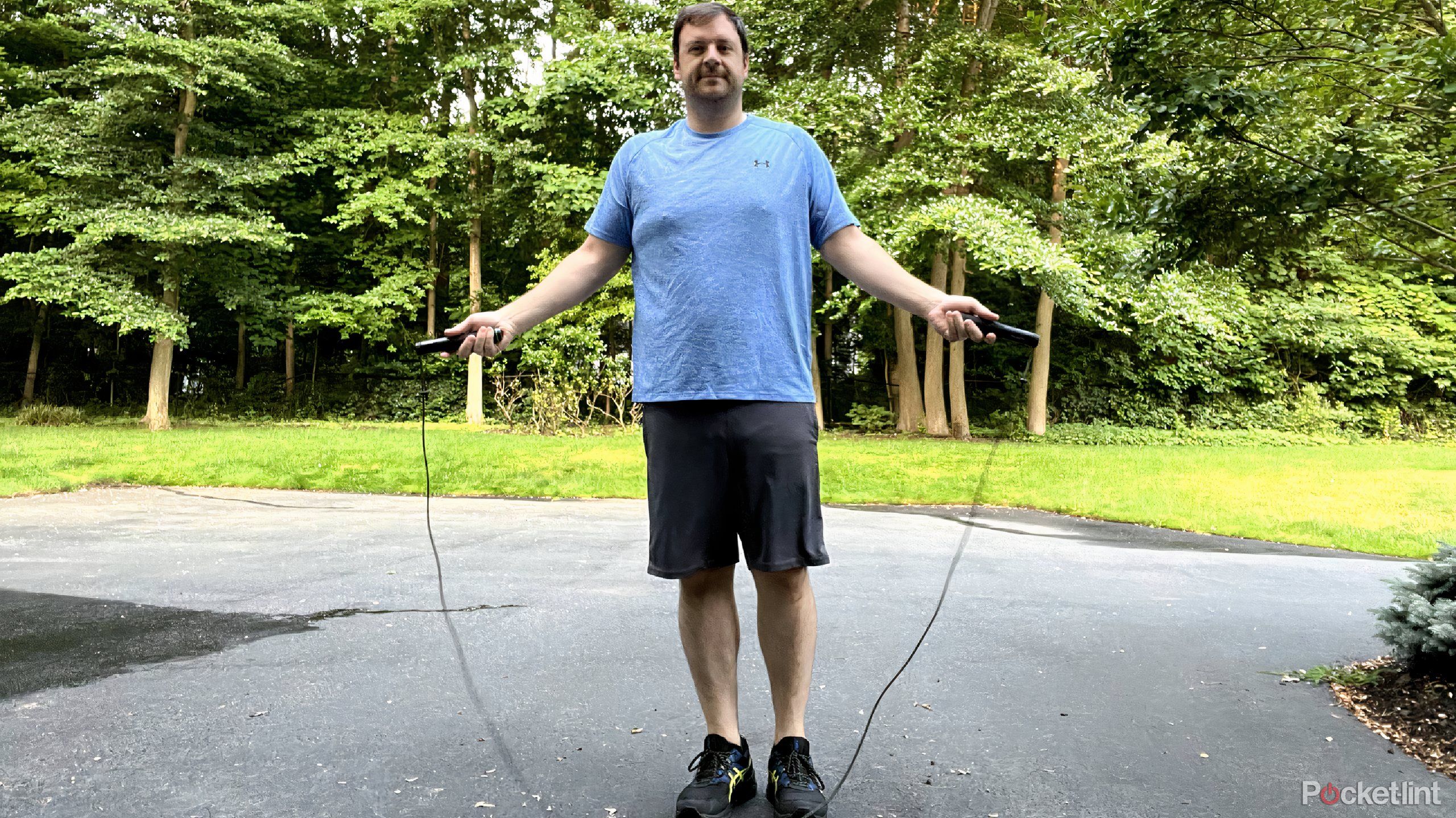 renpho smart jump rope in use outside