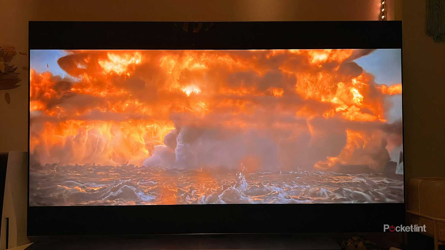 LG-G4-2024-OLED-Godzilla-03