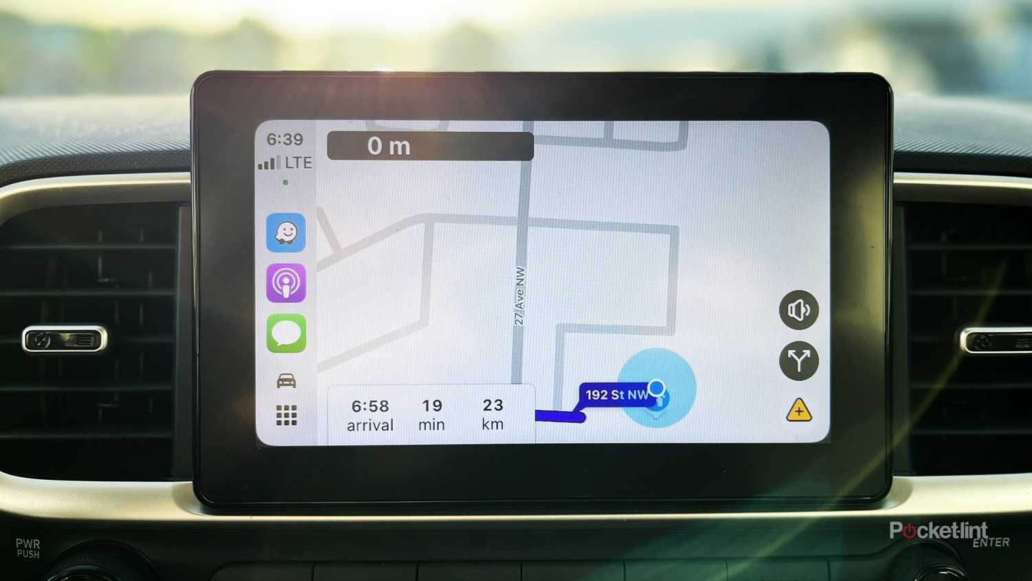 Waze running on Apple CarPlay in iOS 18.