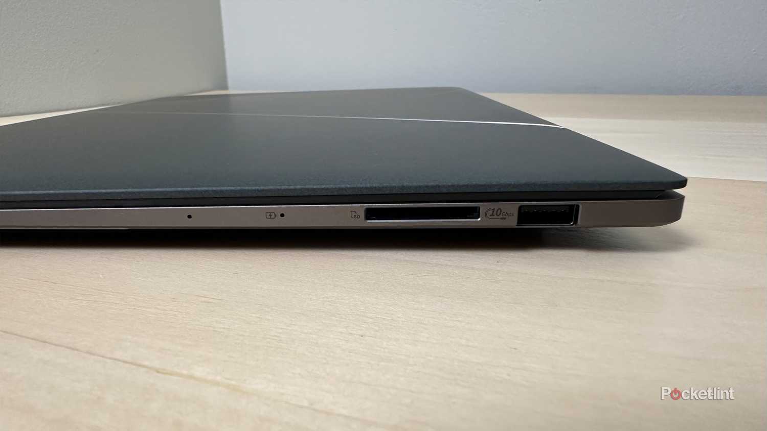 Black vs blue: why are my USB ports colored on the inside?