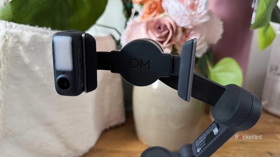 The DJI Osmo 7P gimbal in front of flowers.
