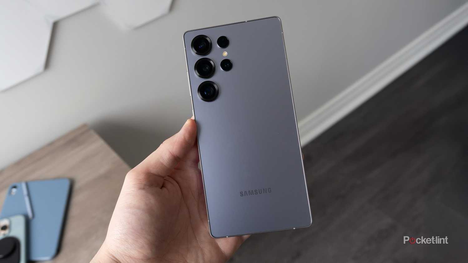 Galaxy S25 Ultra back in hand.