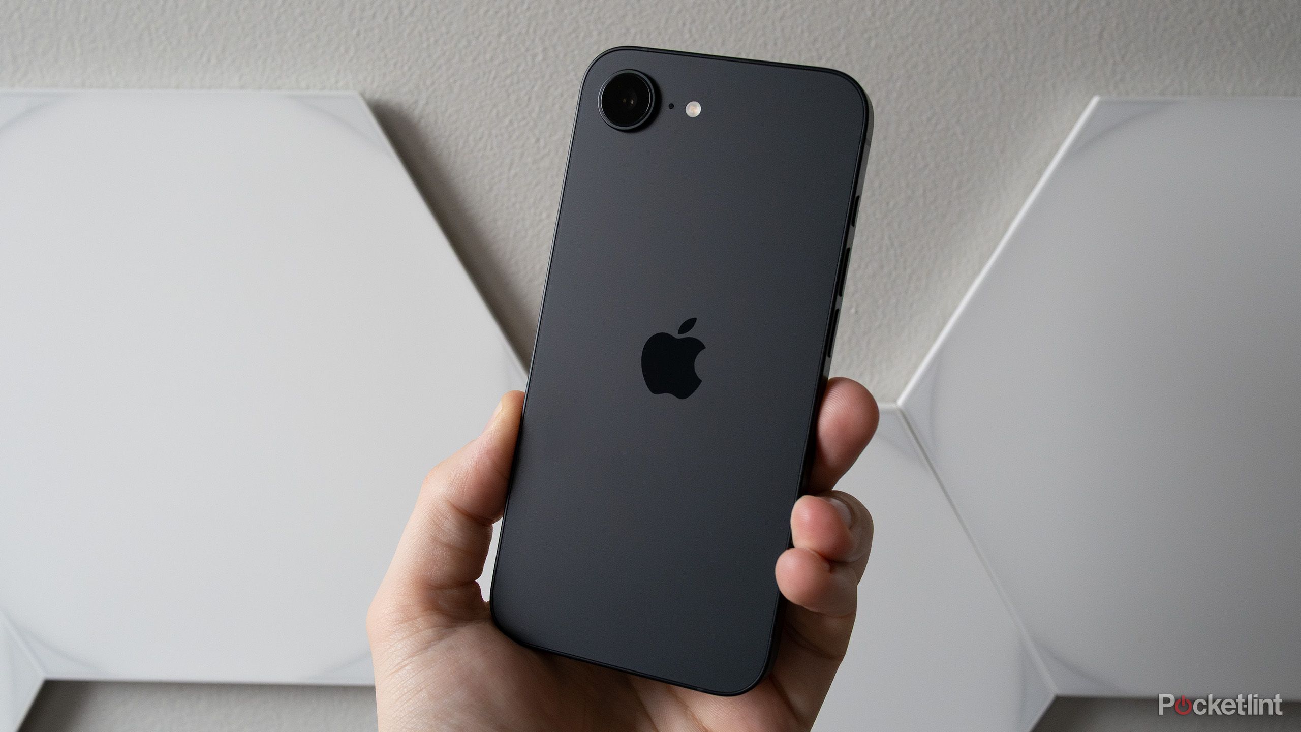 iphone-16e-3.jpg