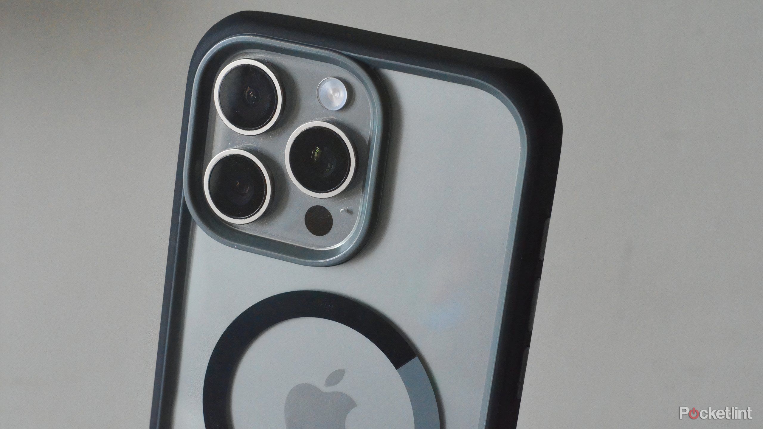 Cover Antiurto Integrale iPhone 17 Pro con Cavalletto e Clip da Cintura - Supcase Unicorn Beetle Pro Corallo - Italiano