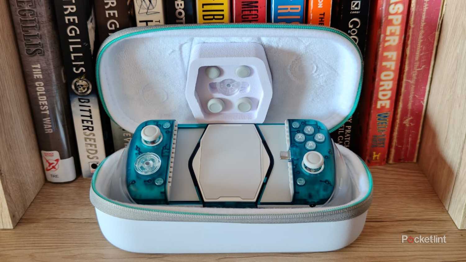 GameSir X3 Pro console with bag.