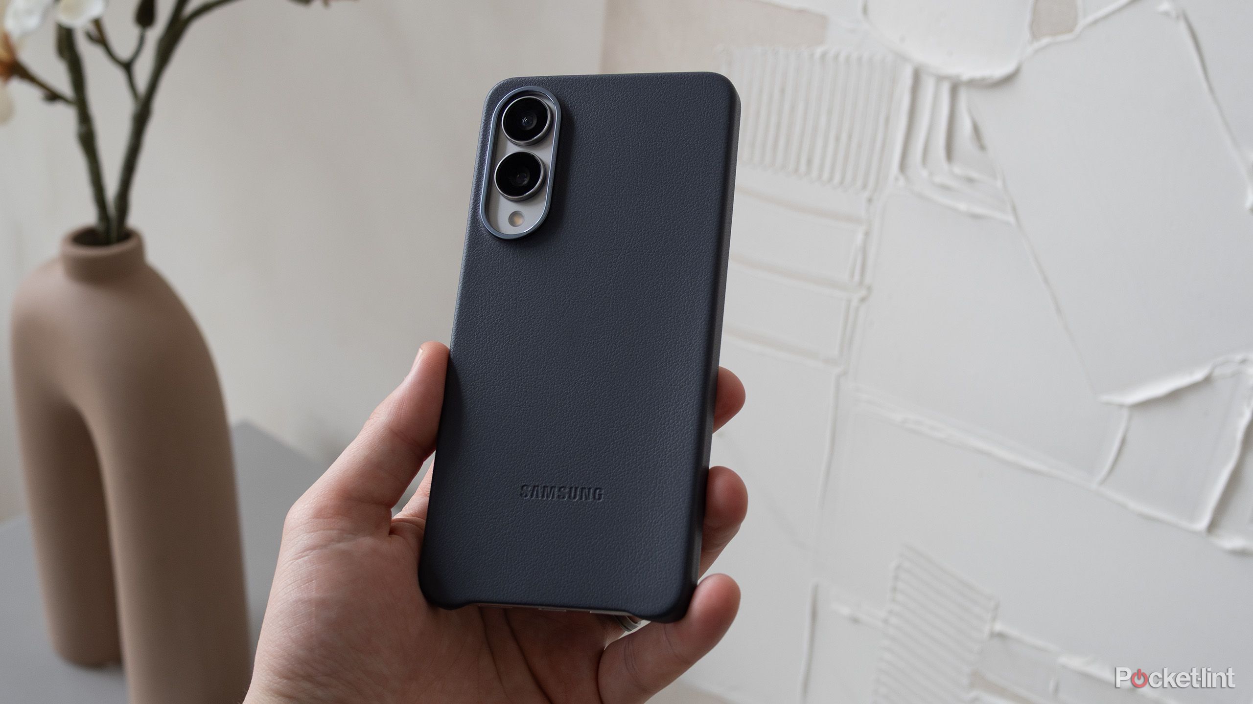 The Galaxy S25 Edge's official Samsung case 