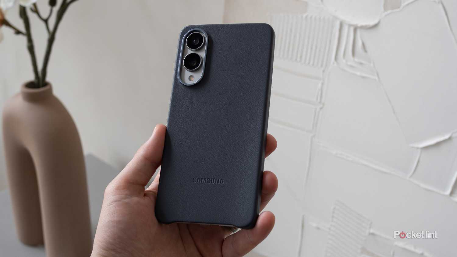 The Galaxy S25 Edge in a case