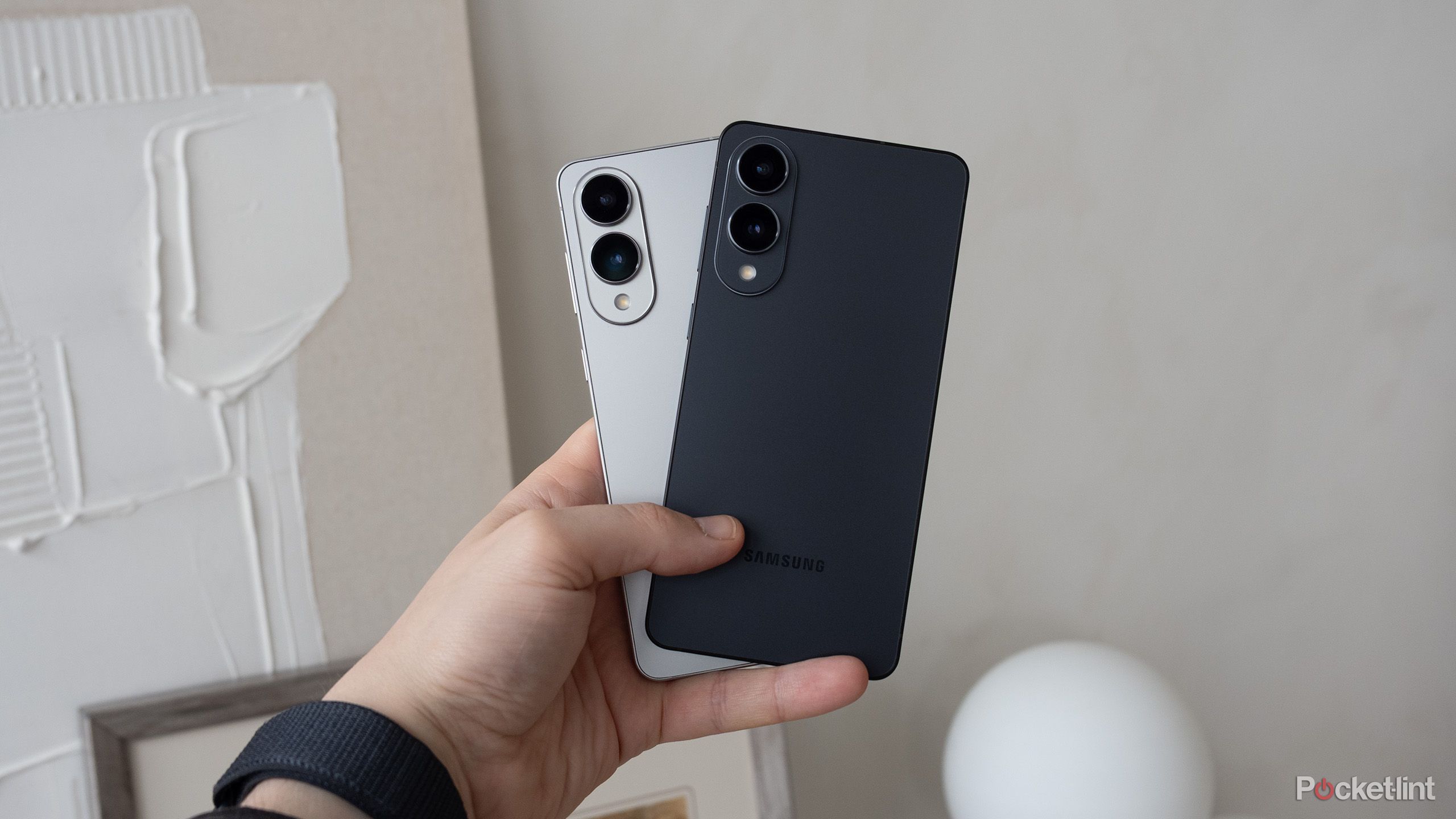 The Galaxy S25 Edge's colors