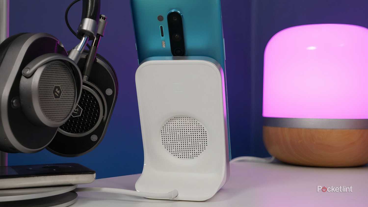 OnePlus Warp Charge 30 wireless charger