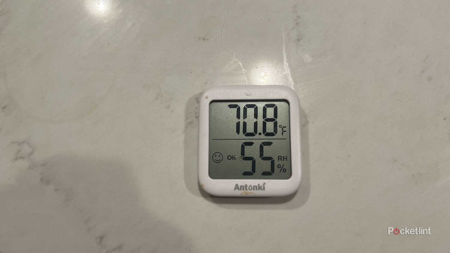 Antonki thermometer laying flat