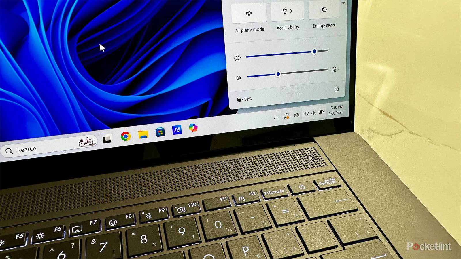Battery icon on Windows 11.