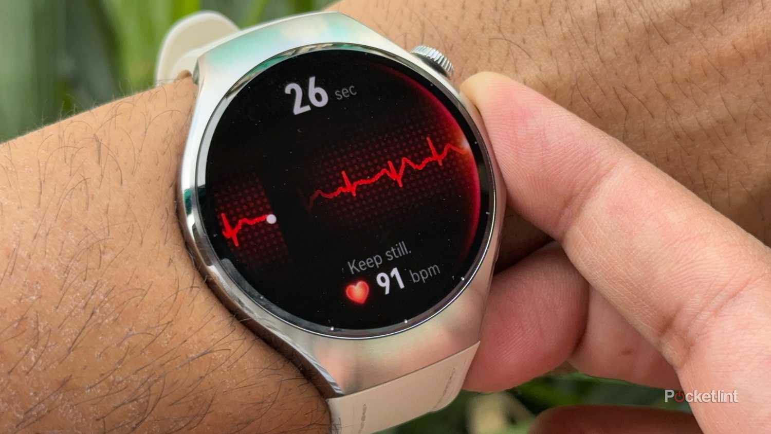 Taking an ECG on the Huawei Watch 5