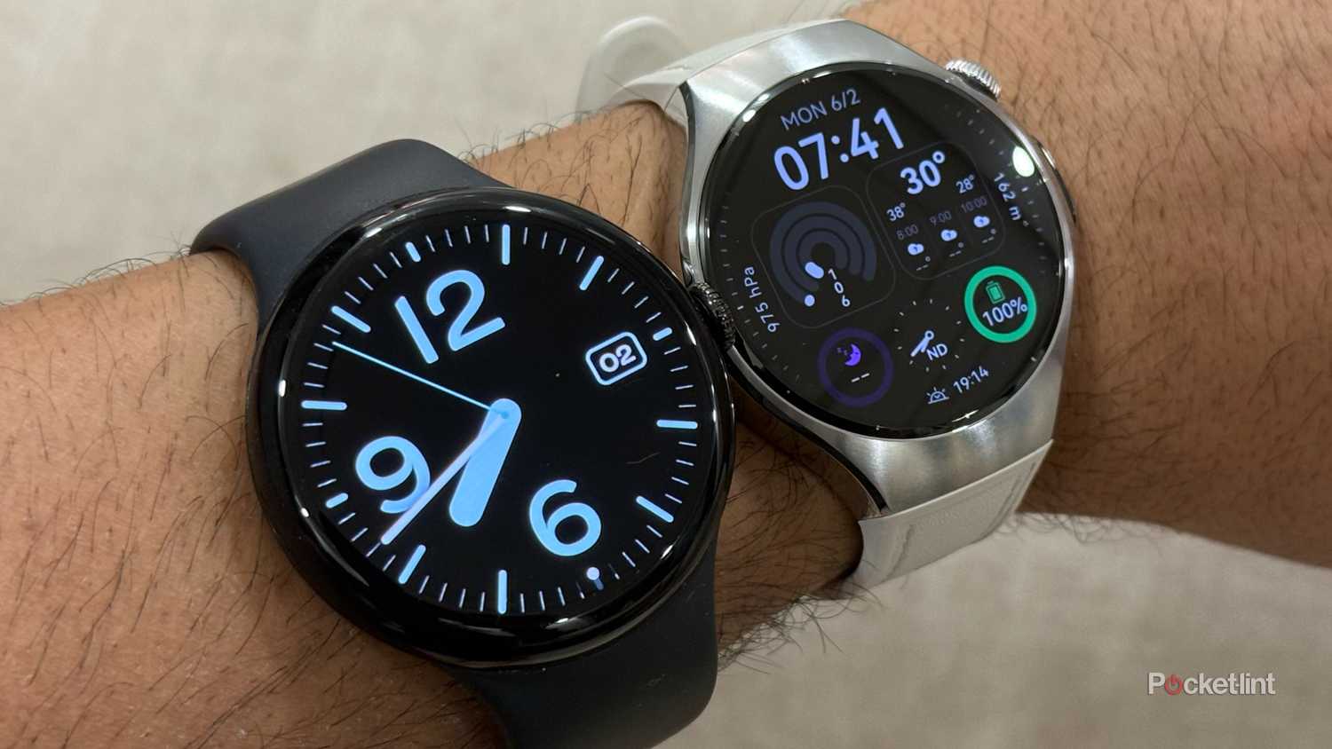 Size comparison of the Huawei Watch 5 (42mm) vs Pixel Watch 3 (45mm)