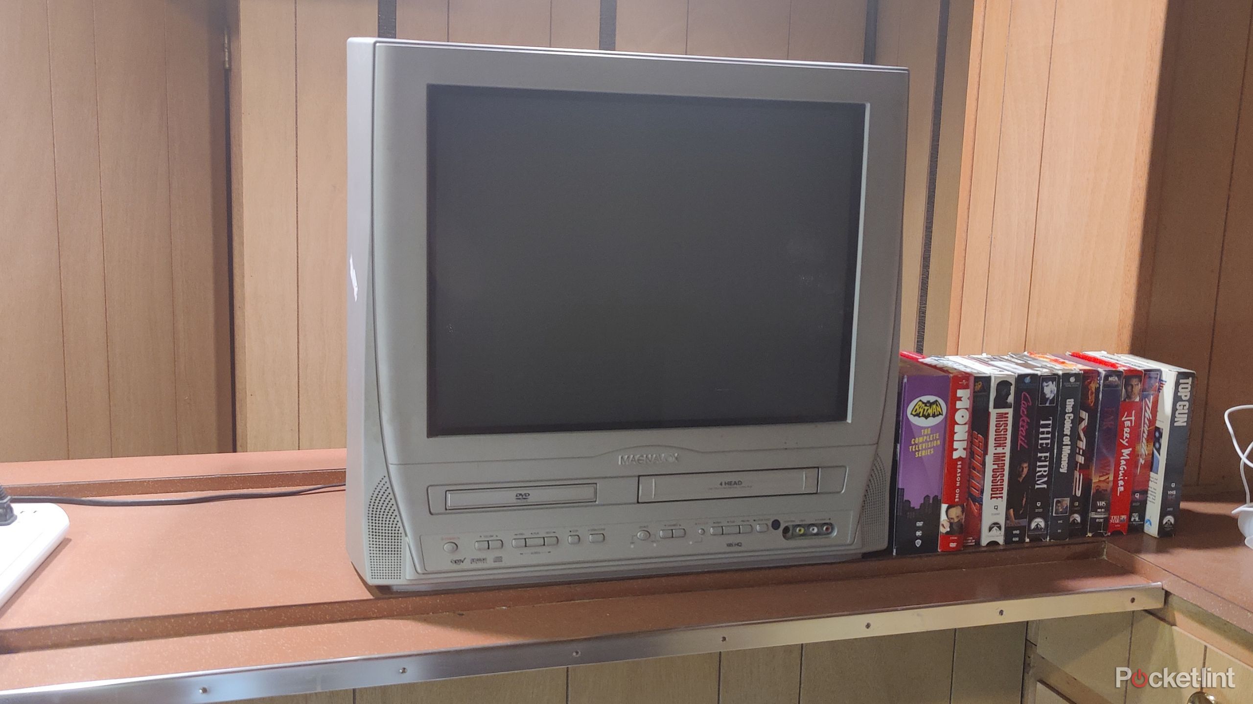 magnavox stereo speakers