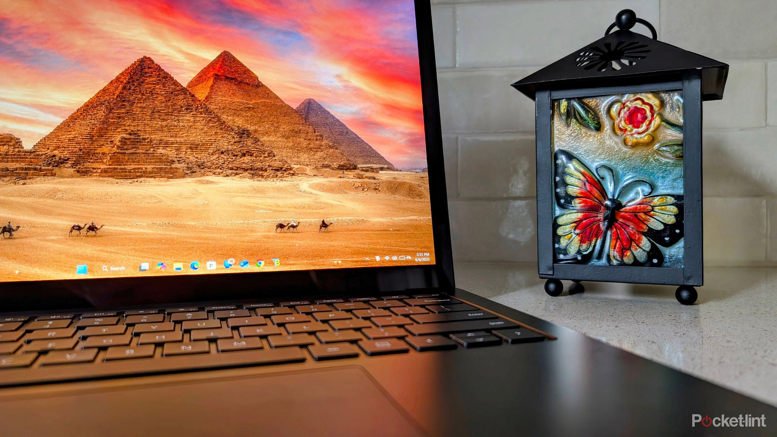 Windows 11 TranslucentTB hero image