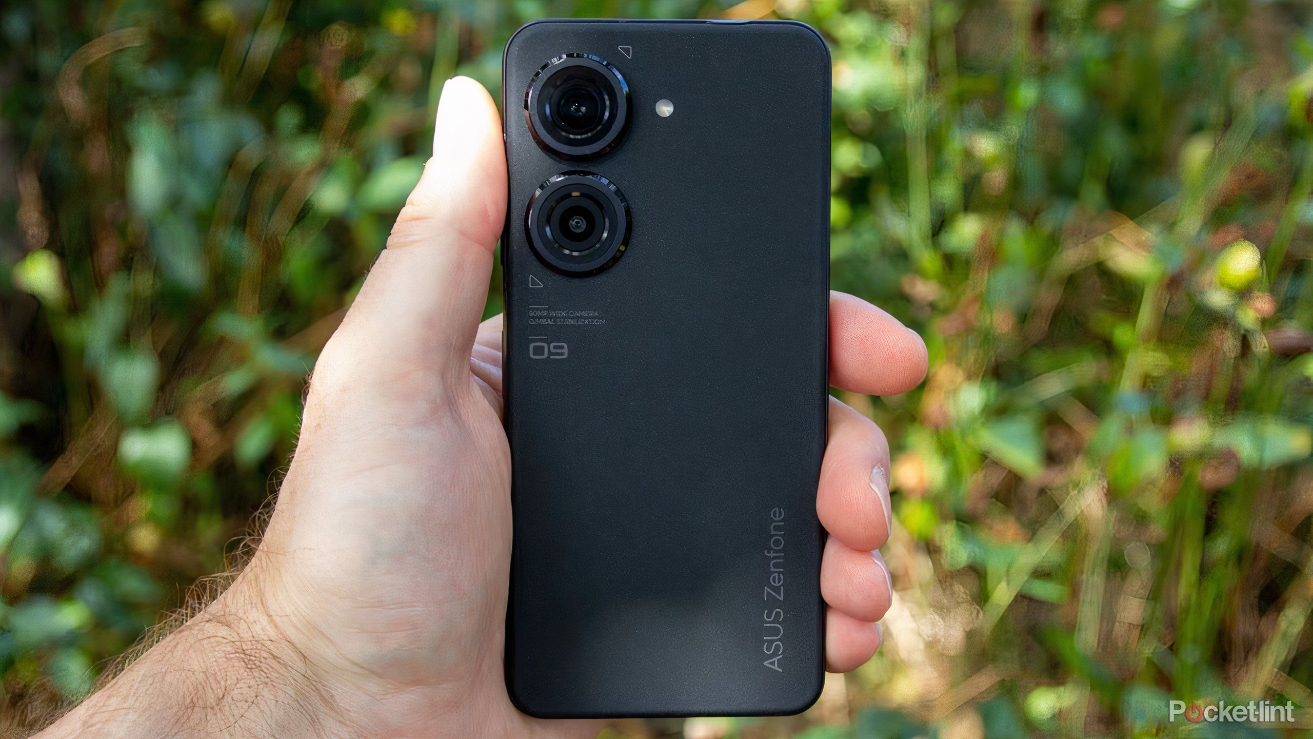 I’m sorry, but small smartphones aren’t making a comeback