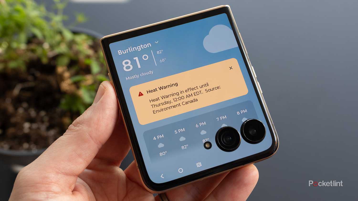 Moto Razr Ultra Weather app