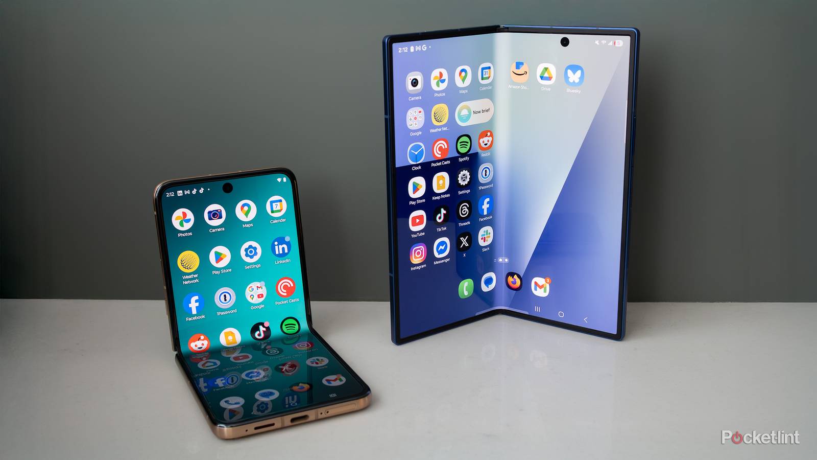 4 simple reasons I'll always pick a clamshell over book-style folding phone