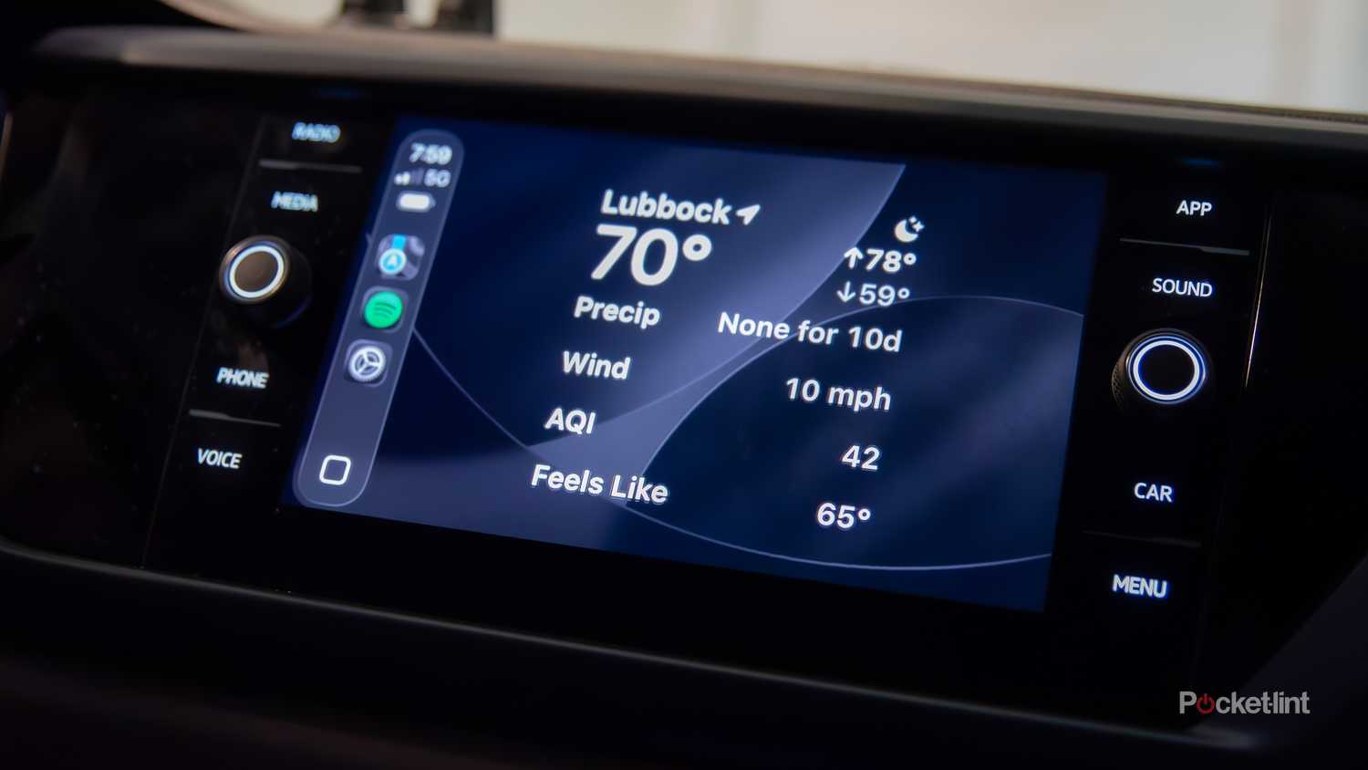 A still photo of the weather widget screen on iOS26 Apple CarPlay.