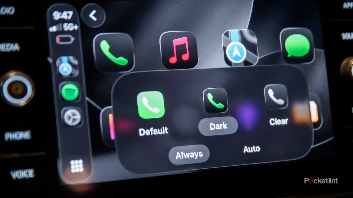 A still photo of the Apple CarPlay iOS 26 App appearance selector screen.