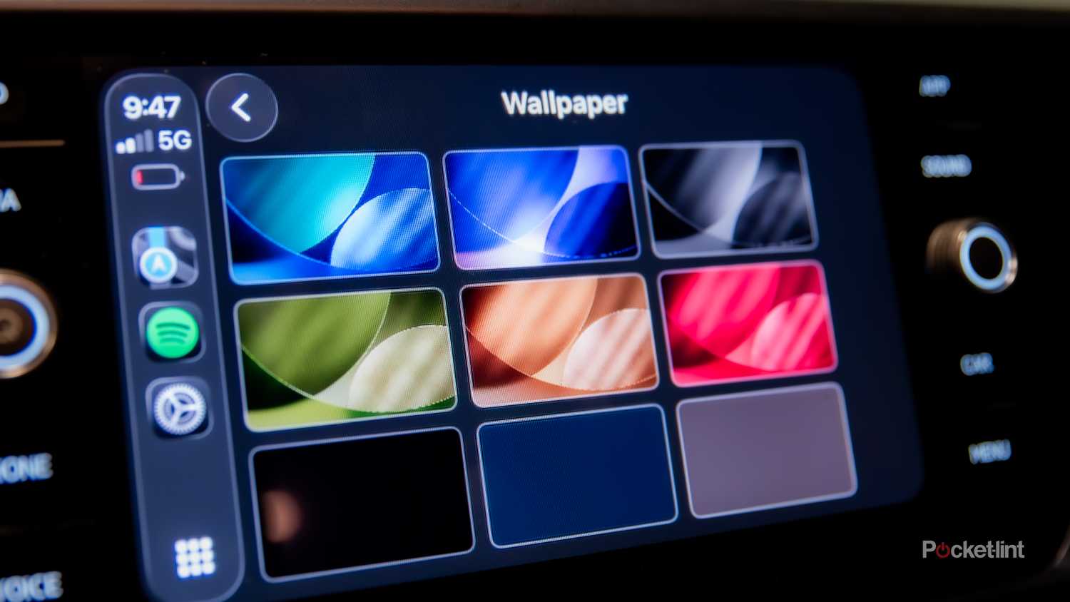 A still photo of the wallpaper settings screen in Apple CarPlay iOS 26.