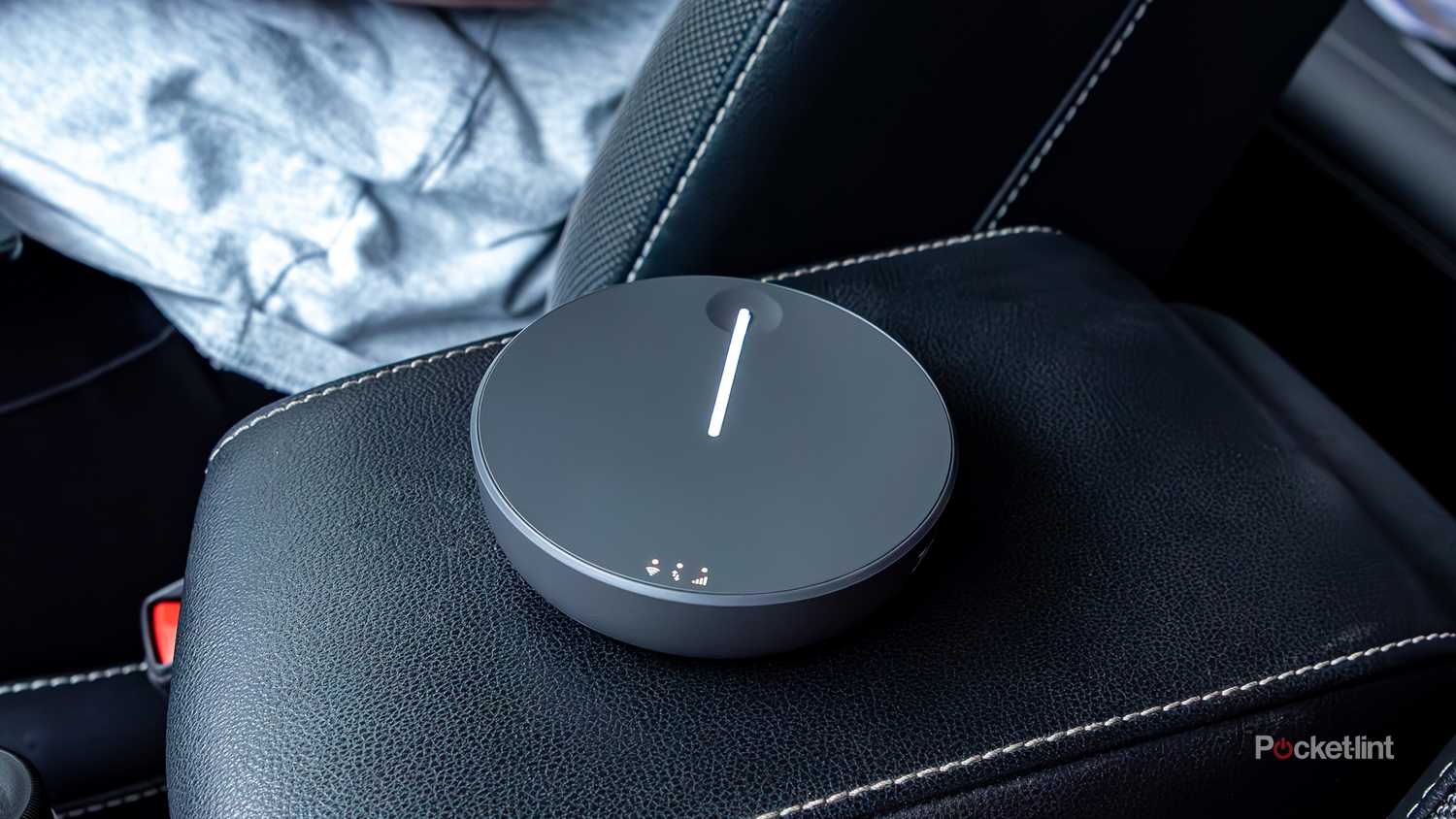 A still photo of the Travlfi JourneyGo sitting on a center console. 