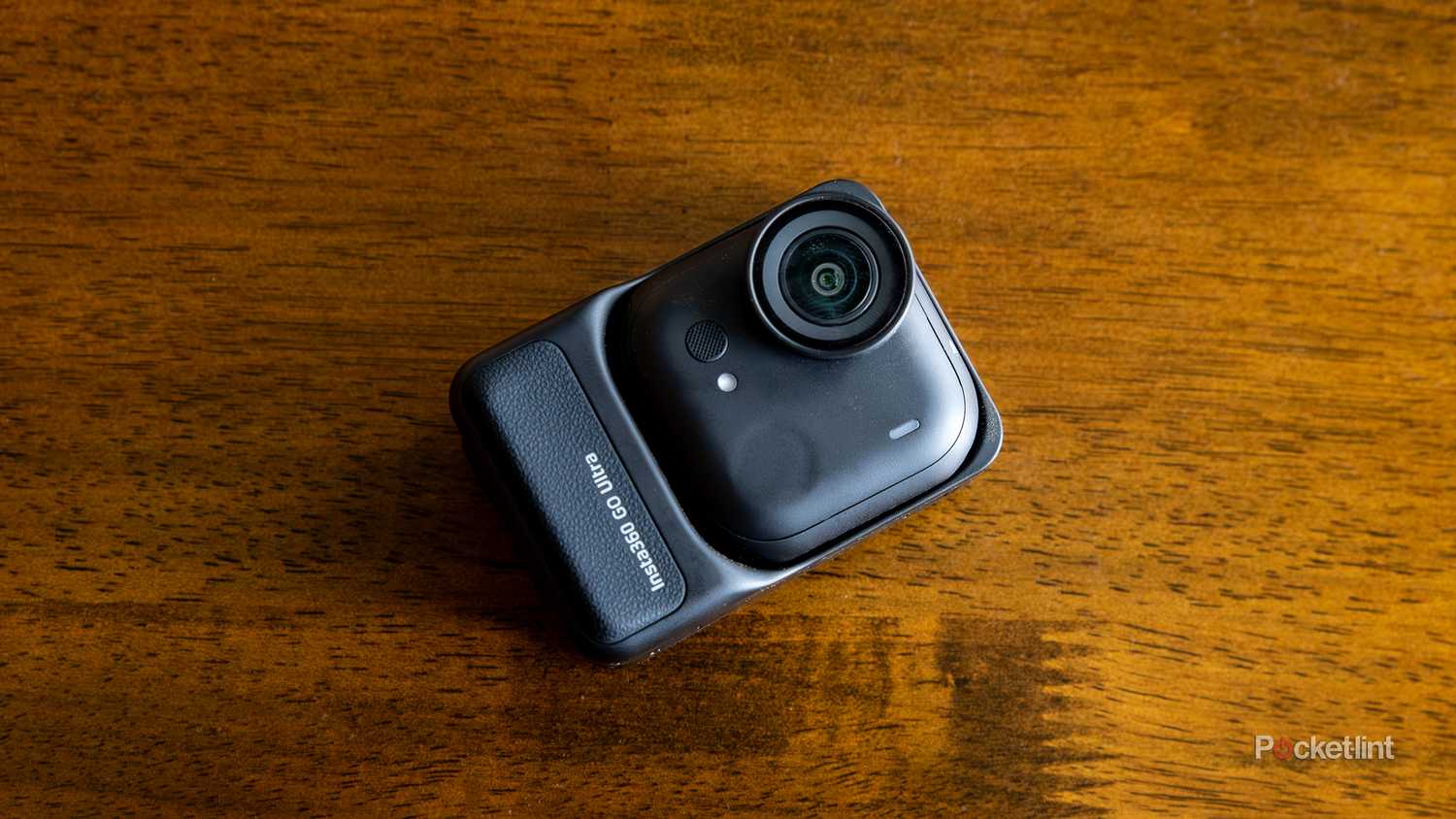 A still photo of the Insta360 GO Ultra lying screen side down on a table