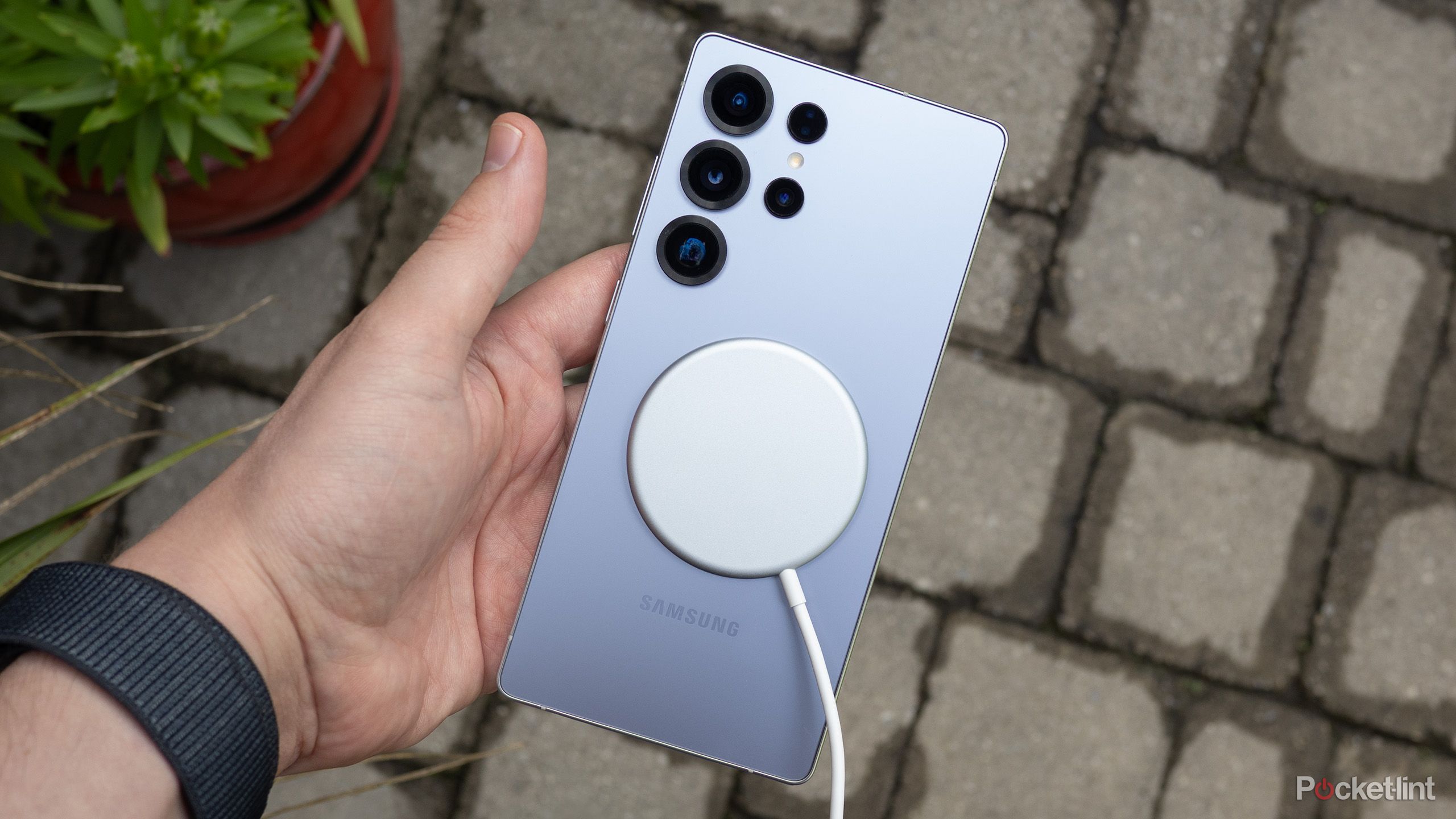 Galaxy S25 Ultra with Google's PixelSnap charger on it.