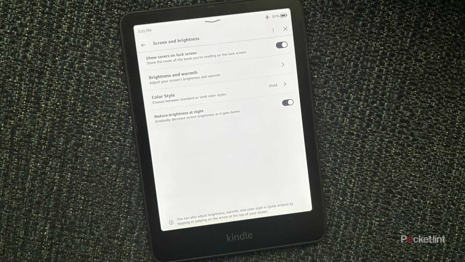 Screen and brightness settings on a Kindle Colorsoft. 