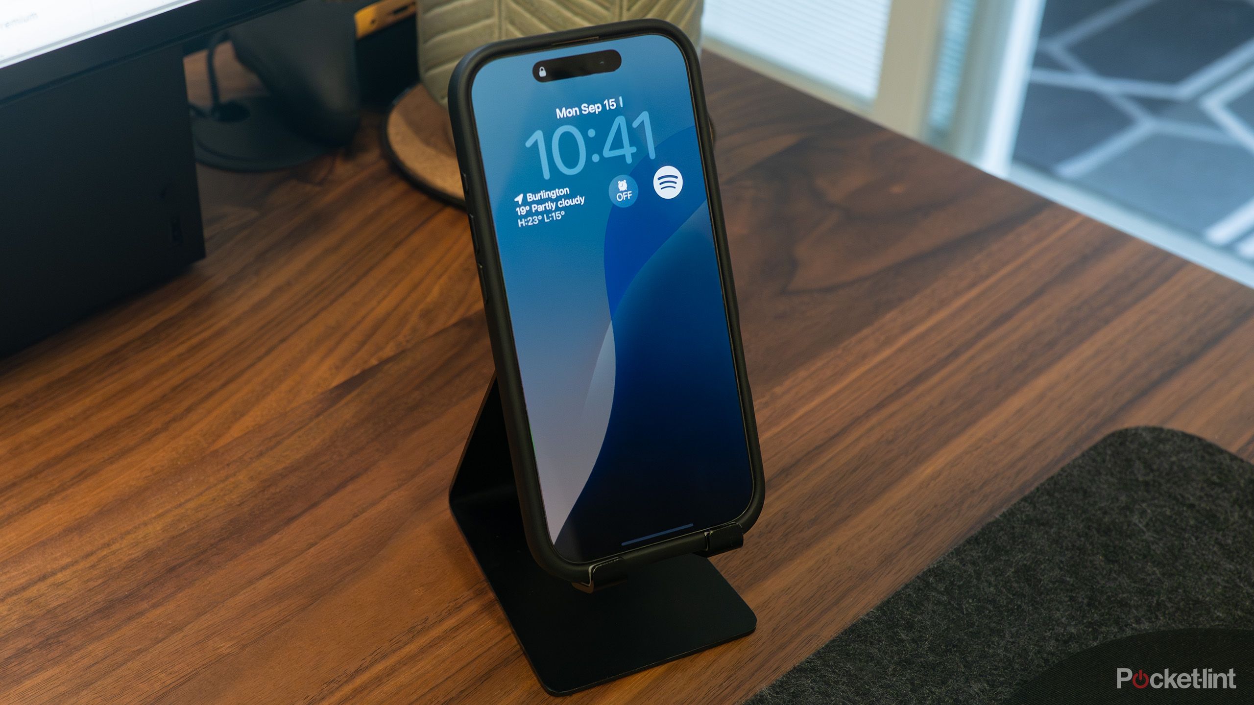 iPhone 16 Pro always-on screen