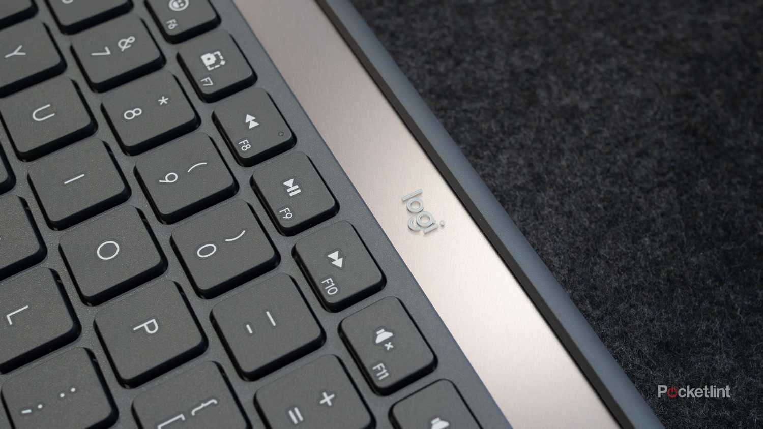 The Signature Slim Solar Plus K980's light sensor