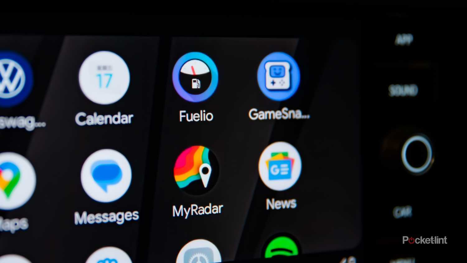 A still photo of the Fuelio app on the Android Auto display. 