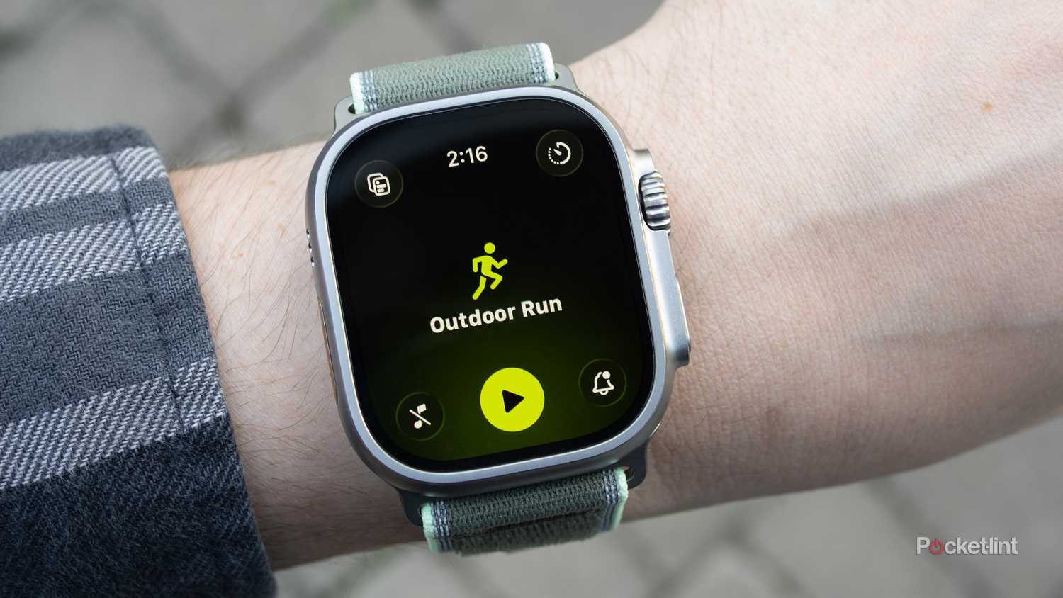 The Apple Watch Ultra 3 with Outdoor Run chosen in the Workout app.