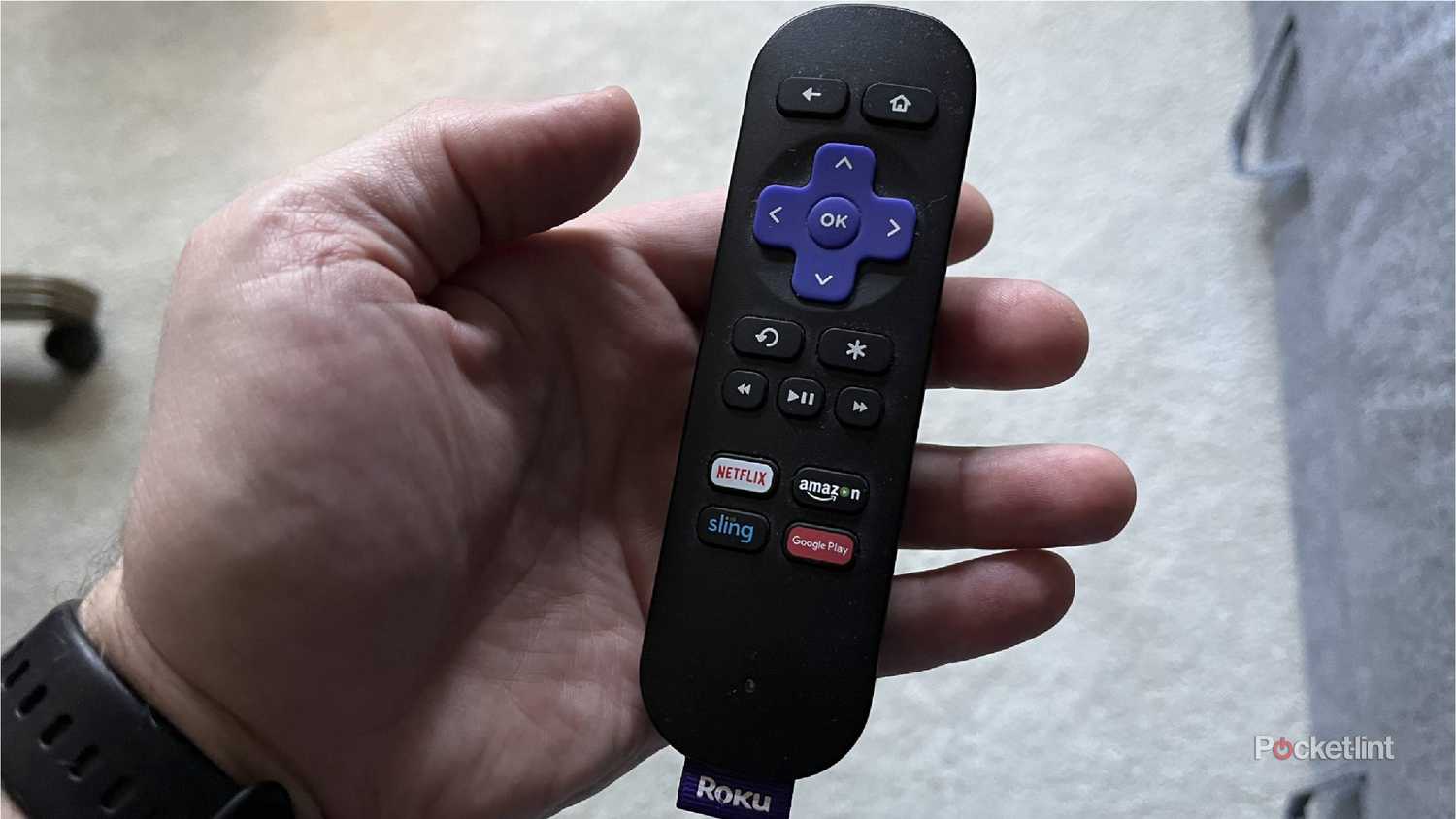 roku remote showing the buttons