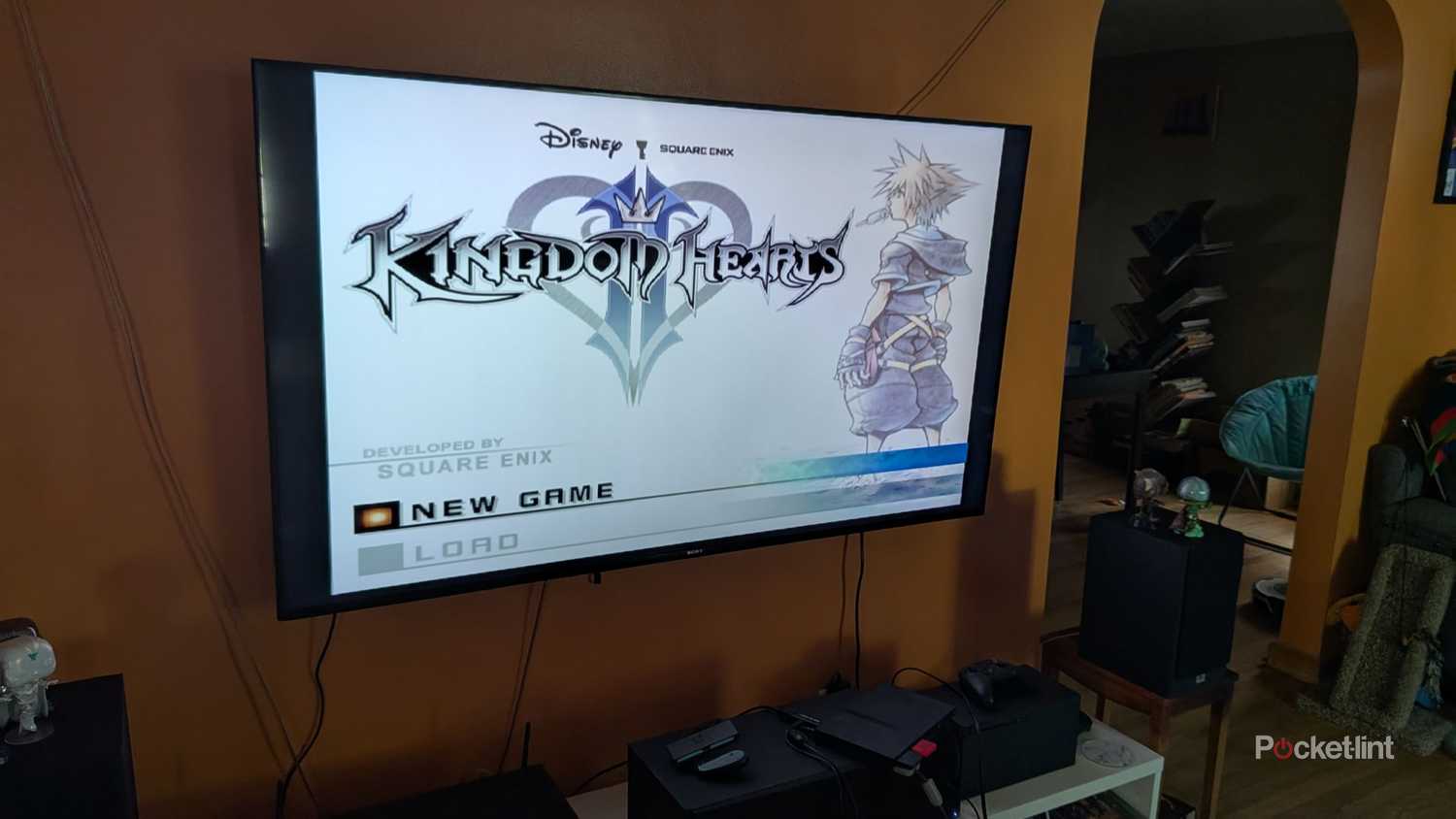 Kingdom Hearts 2 displayed on 4K TV.