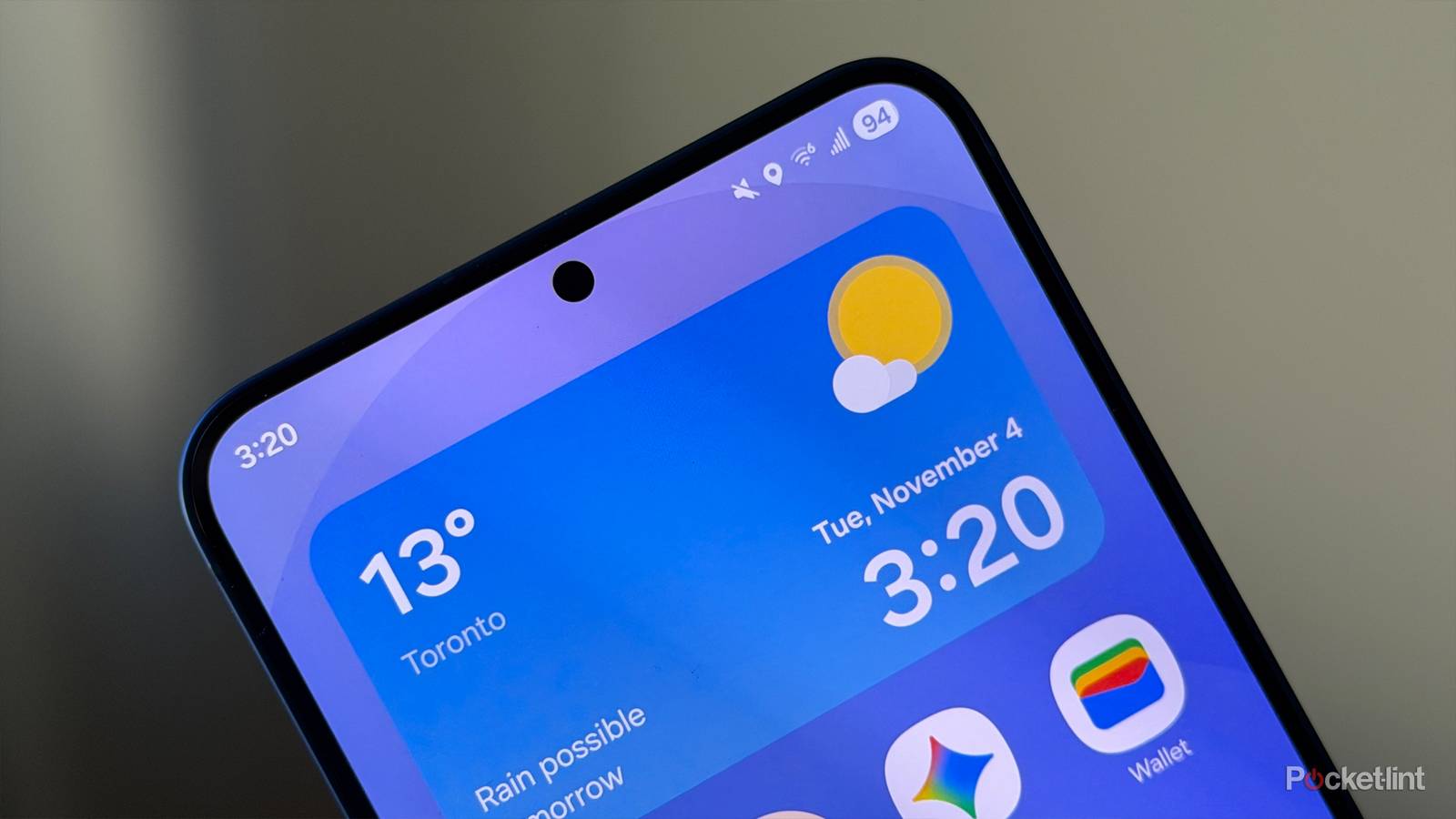 Galaxy S25 Plus signal bars.