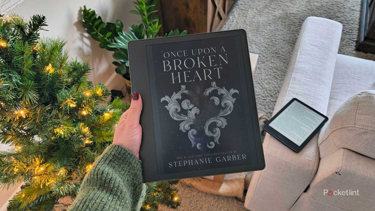 Like-new kindle Scribe. 